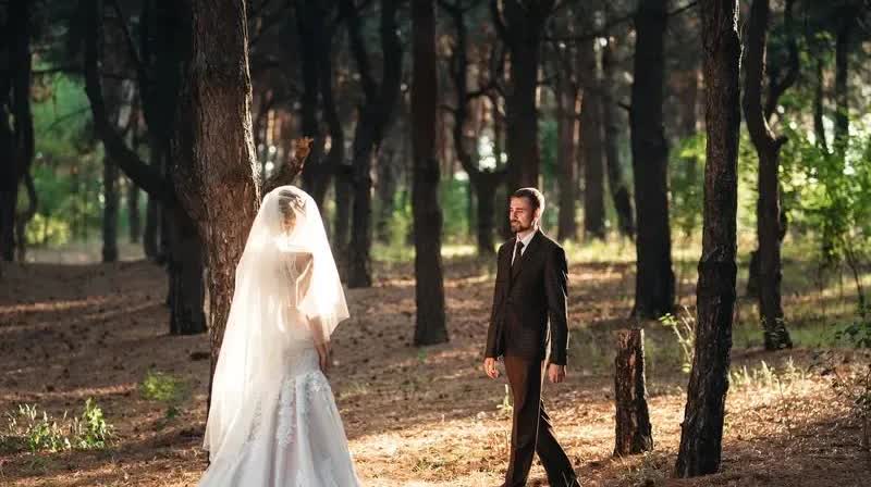 今天，我的一个同事与我说了他二婚相亲的事，朋友介绍女的60岁，打扮的花枝招展，很