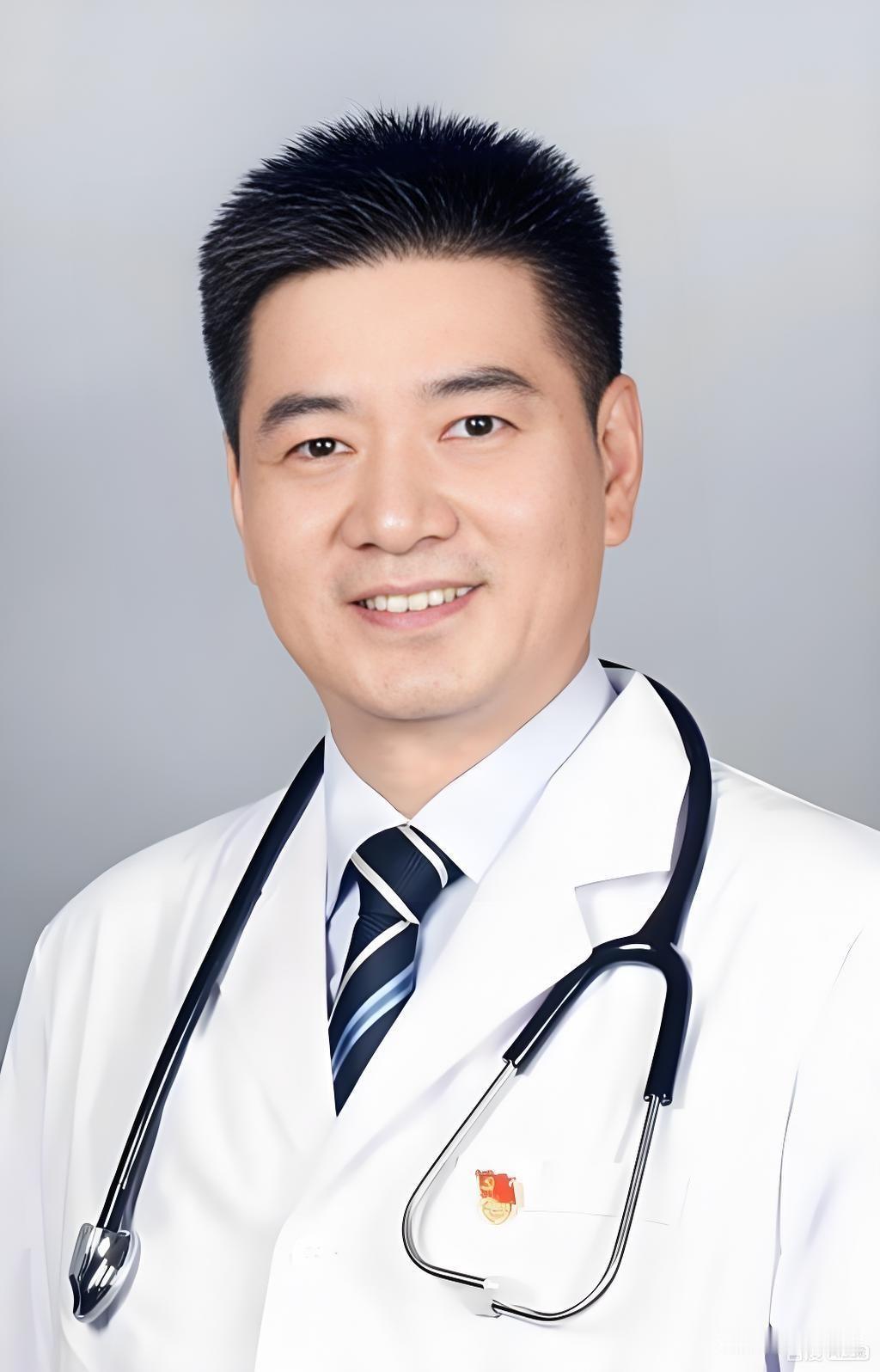 罗小平是武汉同济医院二级教授、主任医师，医学博士、博导，任同济医学院儿科学系主任