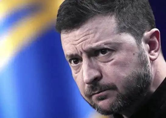 泽连斯基心态大变！从跪求白宫接触到冷眼看淡美方访客，乌克兰已经看透特朗普底牌？