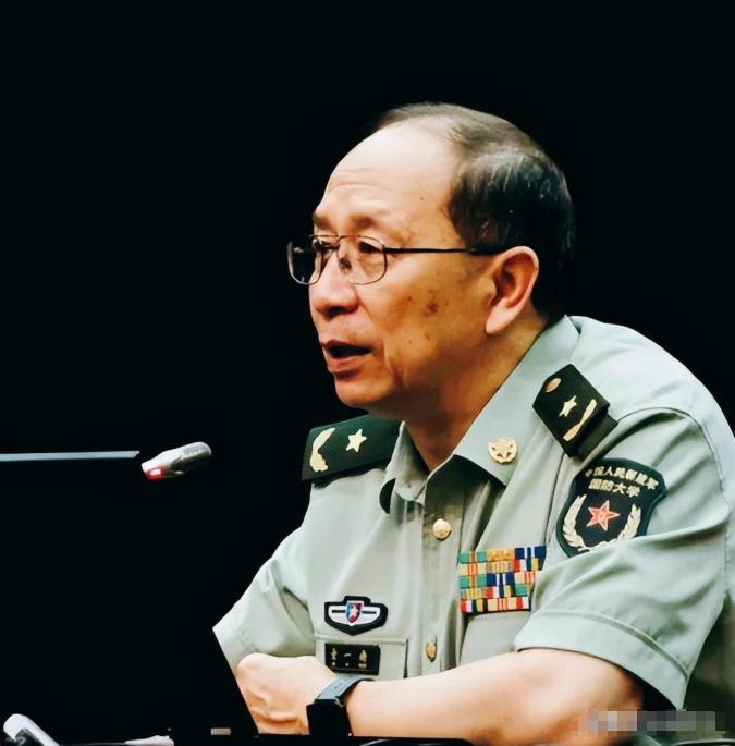 为啥英国敢横跨万里去拼命，却愿把香港拱手归还？金一南这句话，彻底撕掉英国人的遮羞