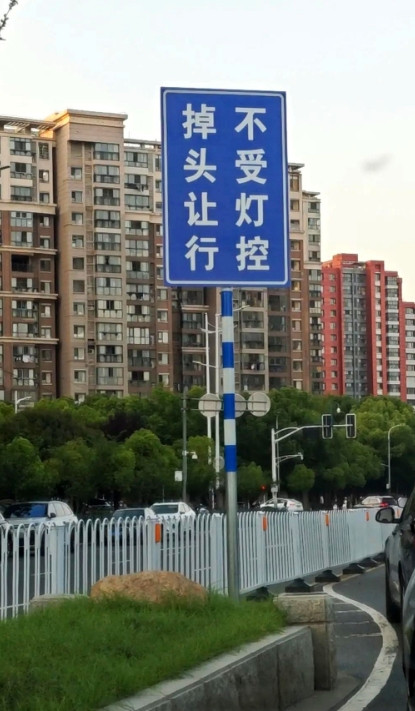 一老板从自己公司累计借走500万元，3年了一直没有还给公司。财务急得直拍大腿