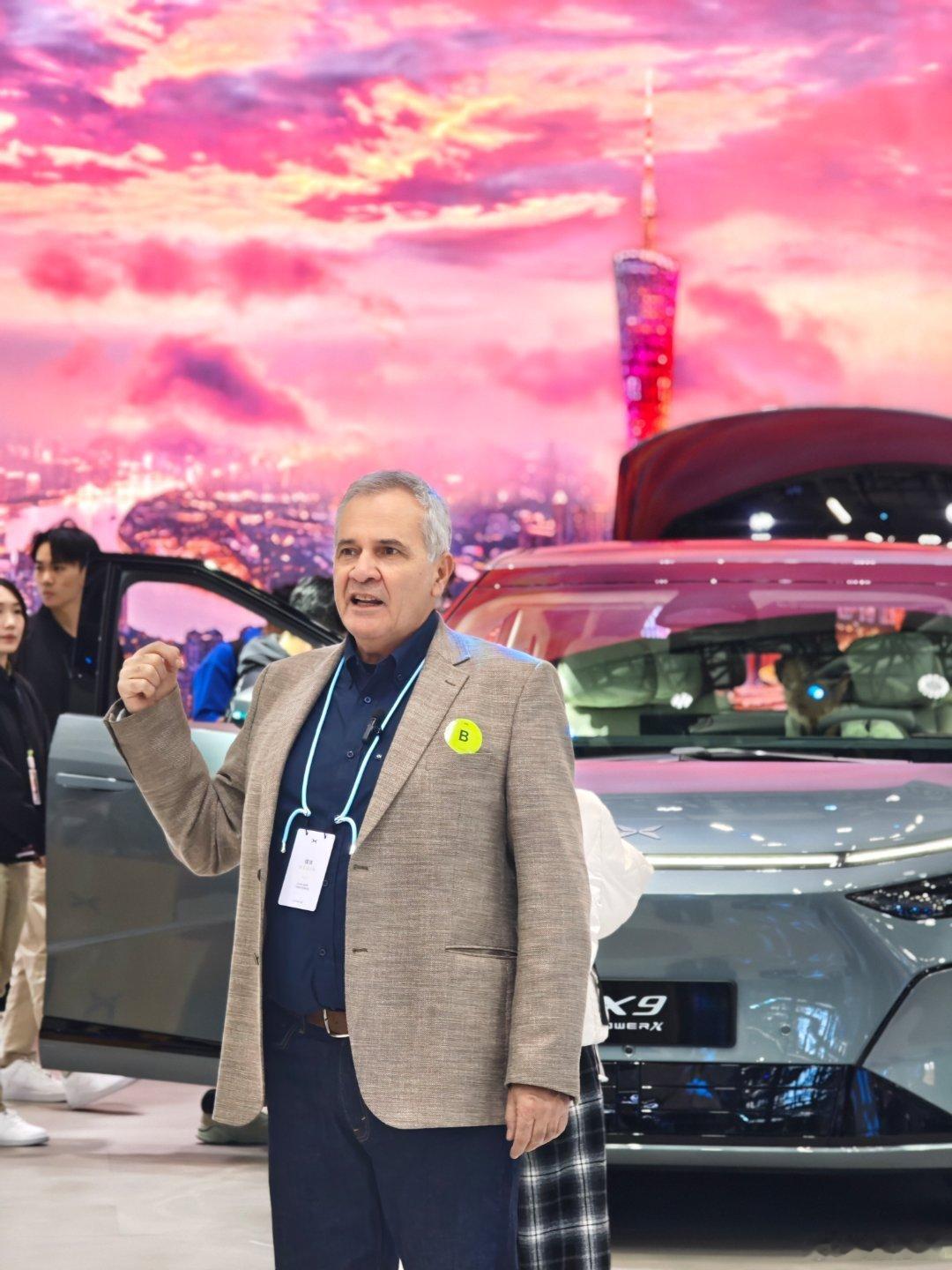 拍了几张车展期间的外国面孔。时移事易，电动汽车这一块咱们确实领先。不过还是要戒骄