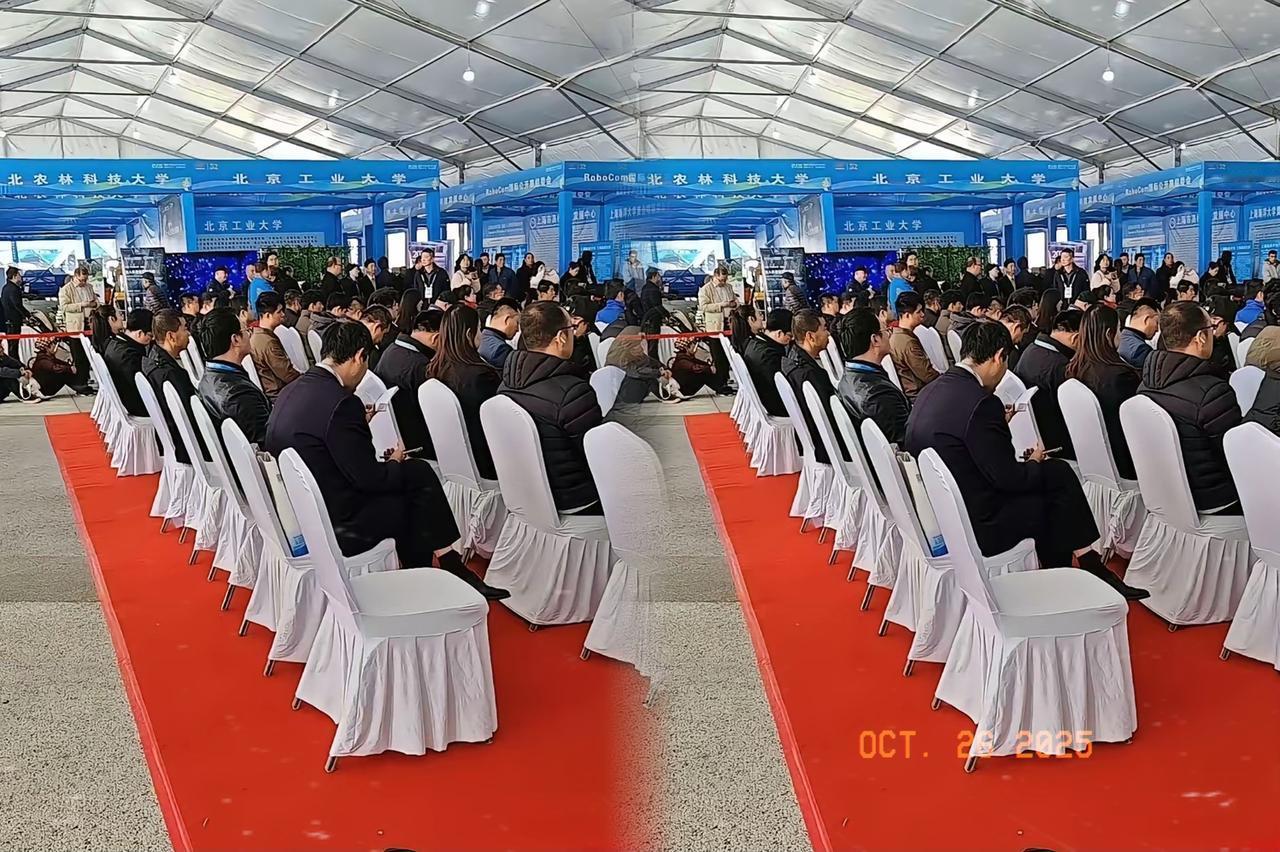 四中全会给所有人提了个醒,重点根本不是会开了多久,而是“实体经济”这四个字藏着的