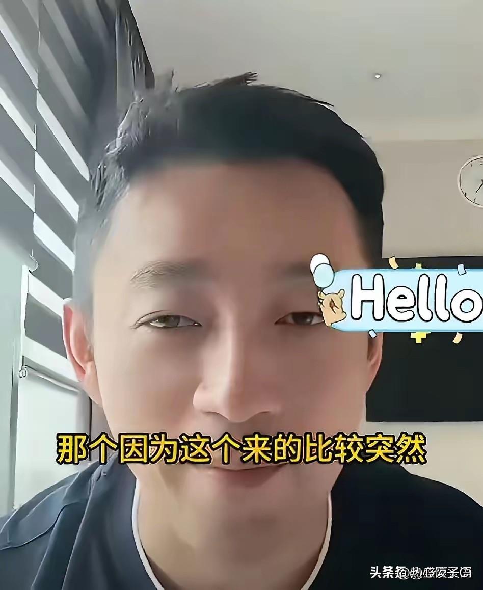 筱梅坐月子，她的爸妈照顾玥玥和淋淋的生活起居。他来看女儿时，还对小菲说，你辛苦了