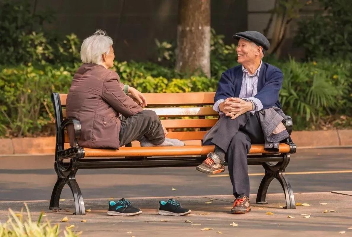 人过五十，日子就得从“围着别人转”改成“为自己活”，核心目标是延长健康寿命，而不