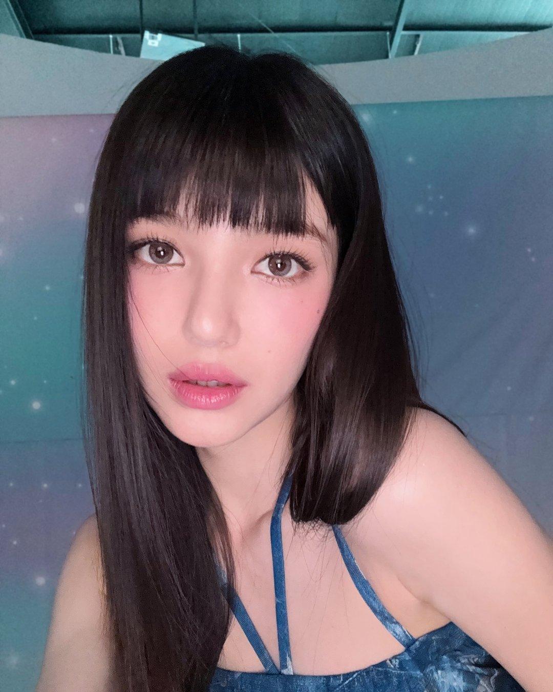 白女下次自拍把手机拿远点，最好拿去让别人给你拍​​​