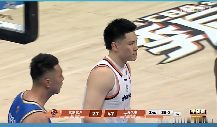 上海男篮客场81-66拿下北汽队，让我们看看赢在谁身上了。1、刘铮出场33分钟