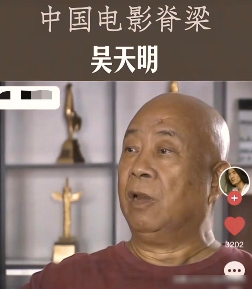 每个主演10个助理——导演吴天明透露，当初去探班满城尽带黄金甲时，四大主演每人带