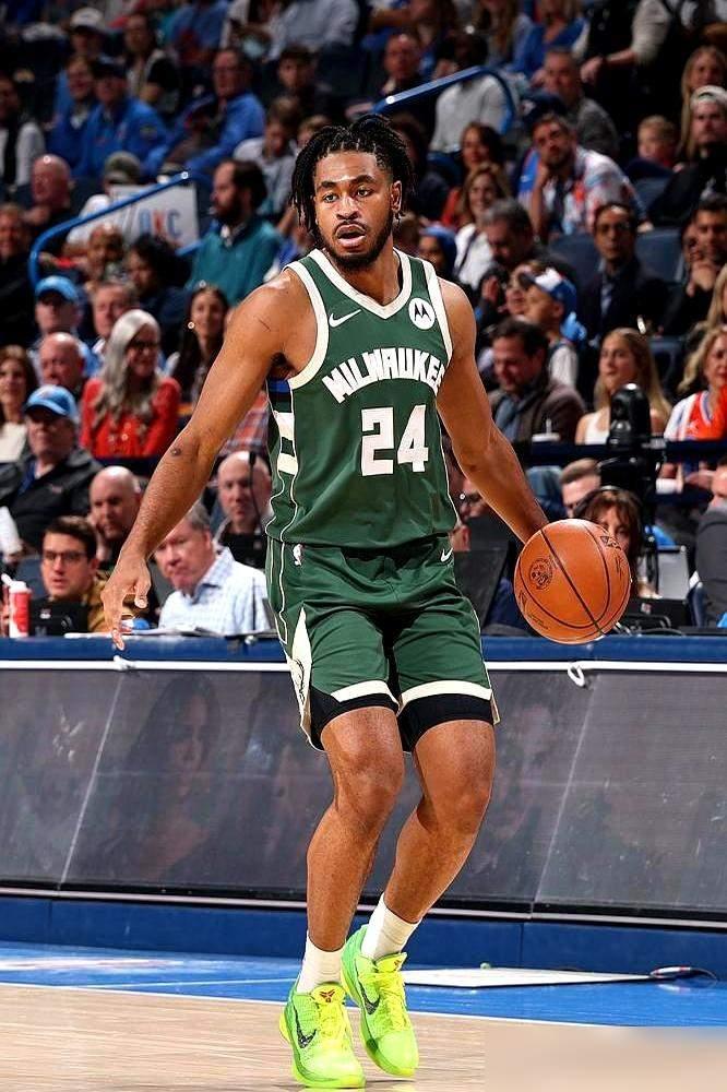 卡梅隆托马斯赌大合同以失败告终托马斯去年休赛期，拒绝篮网的两个续约方案：2年