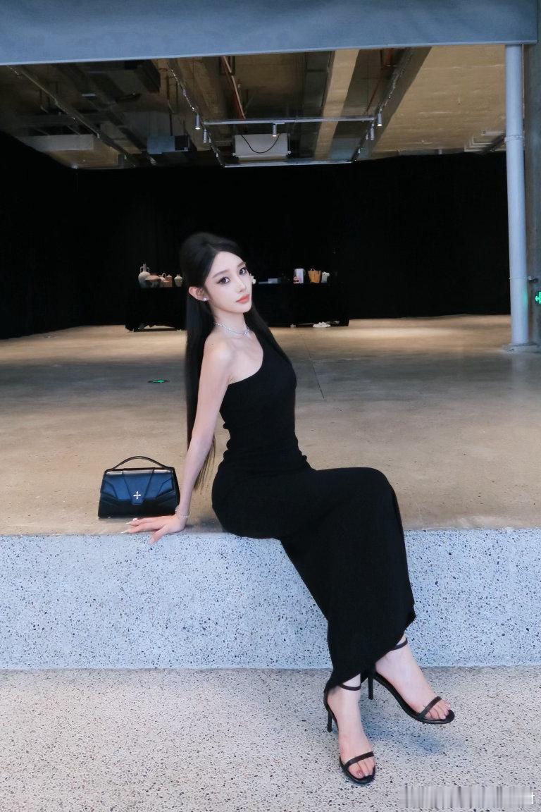 收藏了一个月的娜扎仿妆今天我们化妆师给我安排上啦​