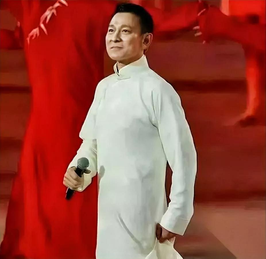 不是周深不够稳，也不是陈小春不够炸但这次全运会开幕式我偏要站64岁的刘德