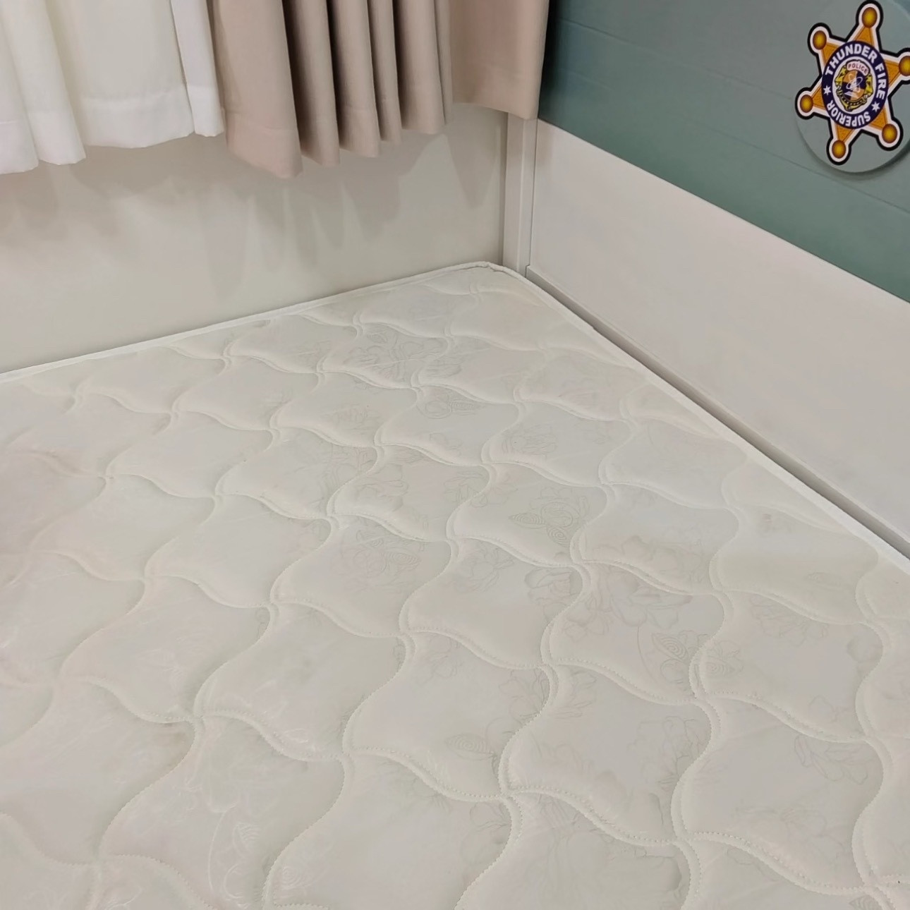 谁知道新买的床垫为什么发黄有没有懂的？