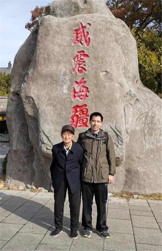 1979年，内蒙一对夫妻生下儿子不想要，竟连夜抱到村里老光棍家哀求：“大哥，这孩