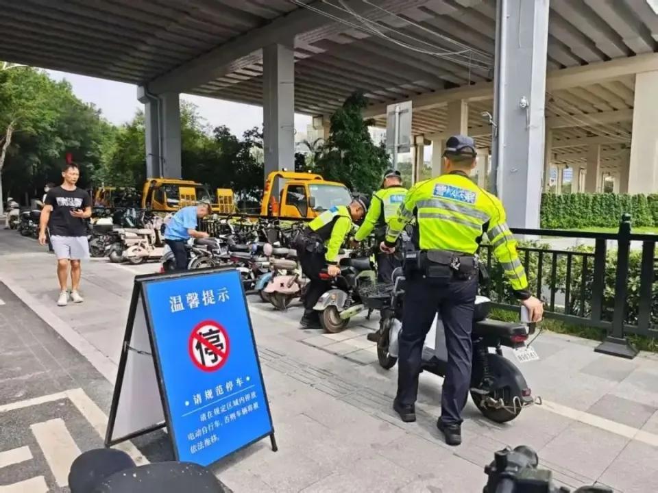 南沙又开启一波电鸡严查活动了！今天白天时间，单单金隆路就起码设了两个点，一个设在