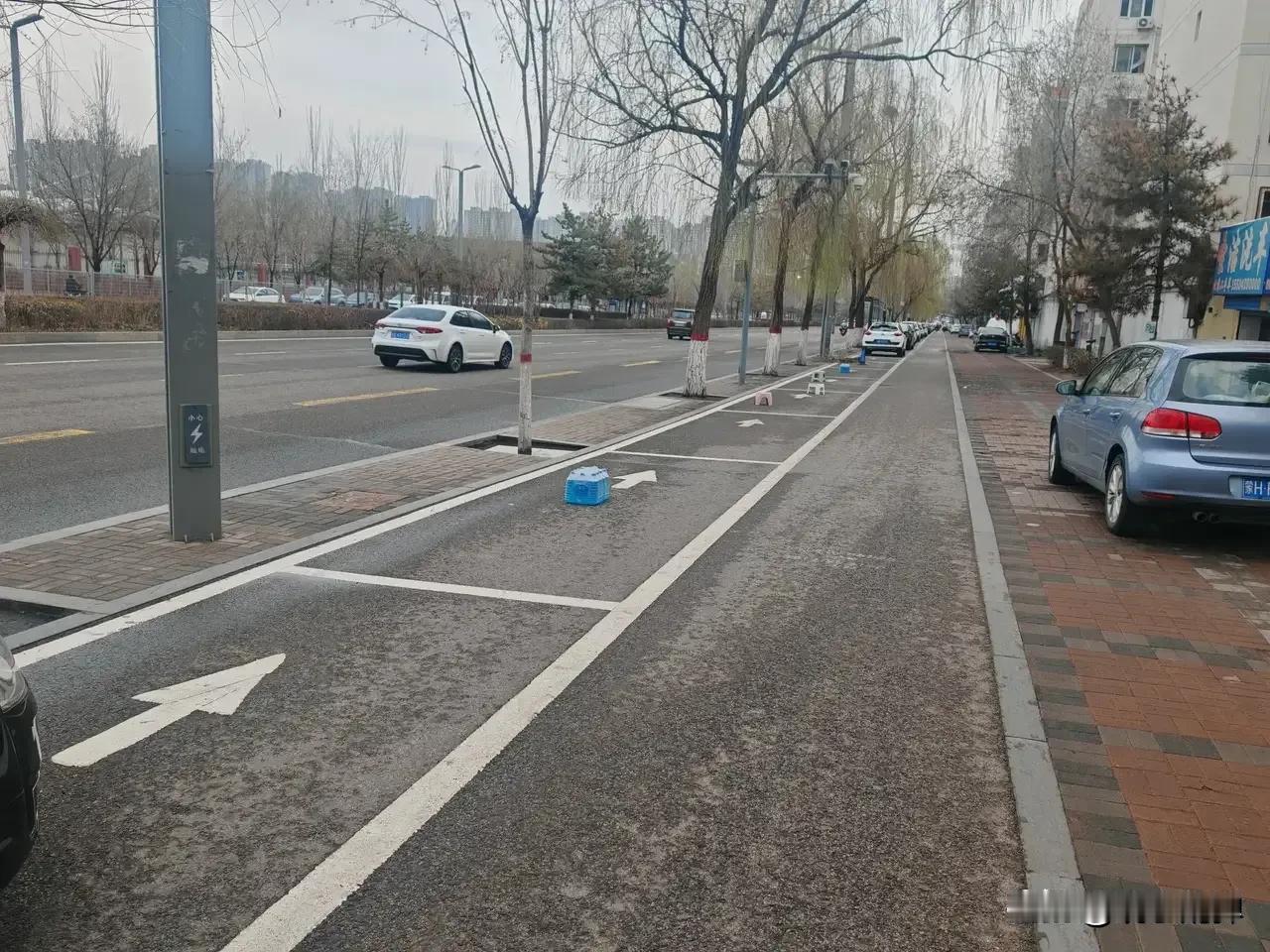 城管力度再大，大不过牛二的赖皮大同市政府，正在大力拆除围栏、挡墙，还绿地、空