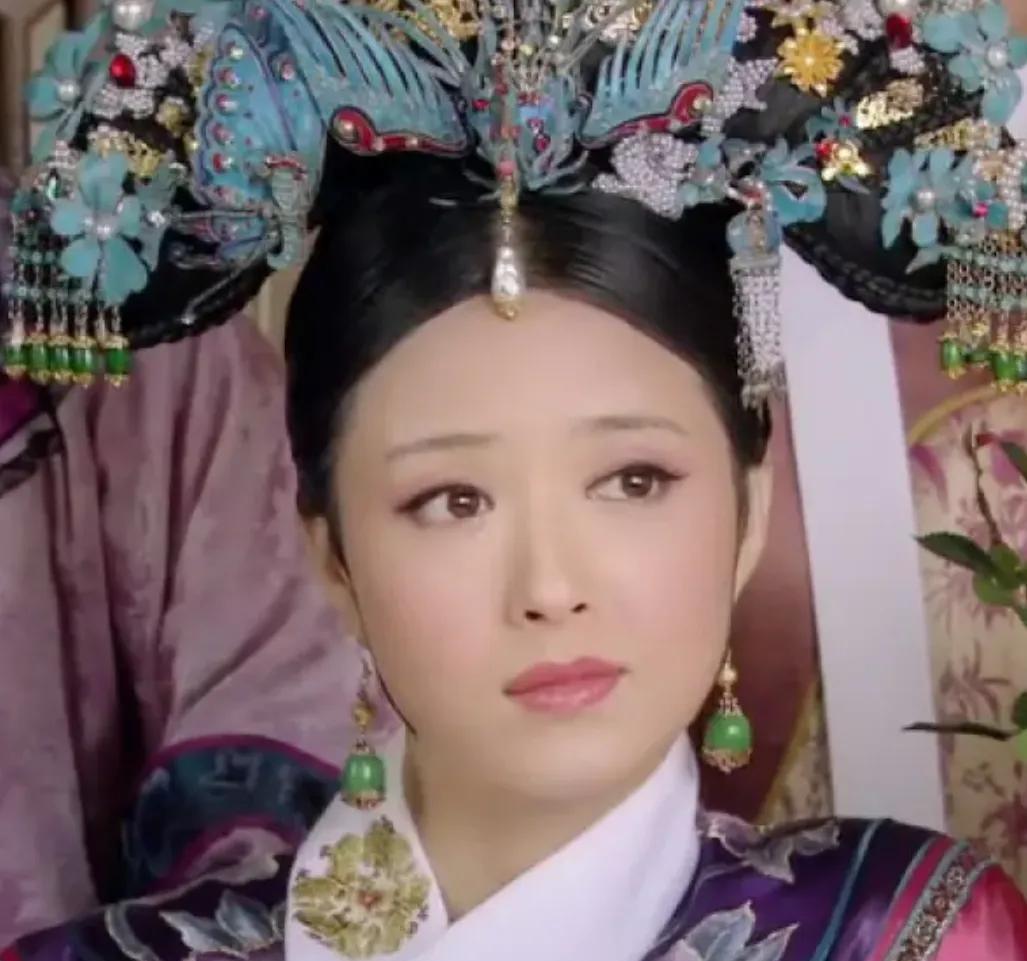 看甄嬛传才发现，华妃娘娘真的是太可爱了，在华妃的眼里，宫里除了她和皇帝，所有人都