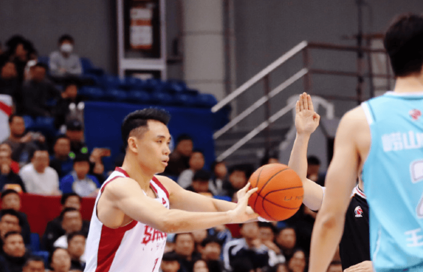 山西男篮回顾昨晚对阵青岛赛场图集: 客场失利, 四连胜终结