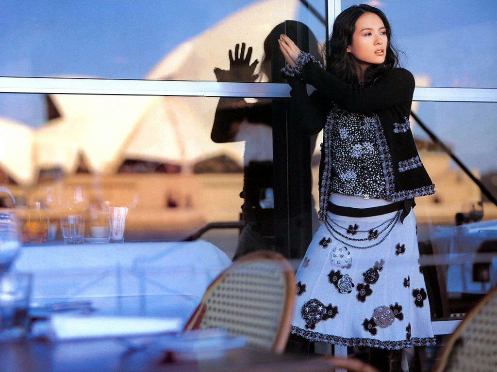 国际章是谁早早就穿了香奈儿2002秋冬拍了杂志？
