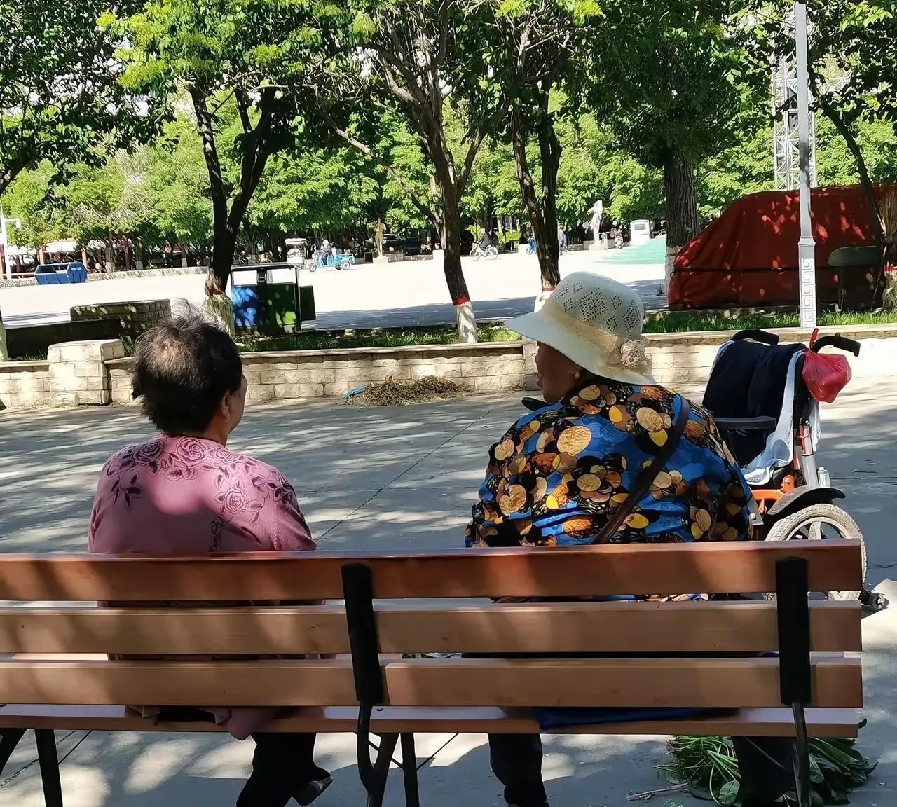 我76岁的母亲各种作妖，嫌原来的住房楼层太高，私下卖了房子，换了电梯房。装修完后
