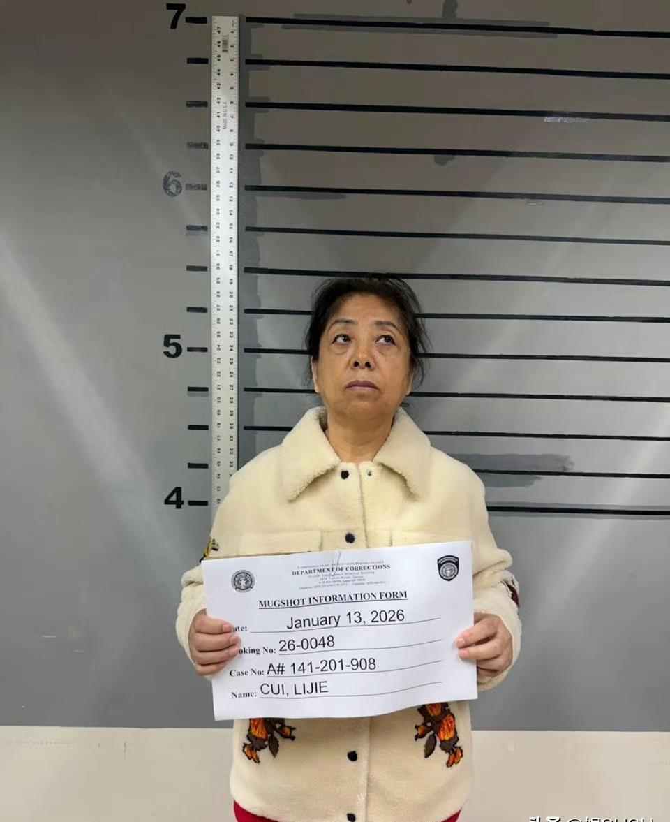 纪家塌了，吴佩慈的楼没塌。婆婆在美被捕，家族生意崩盘。她没领证。法律上，她