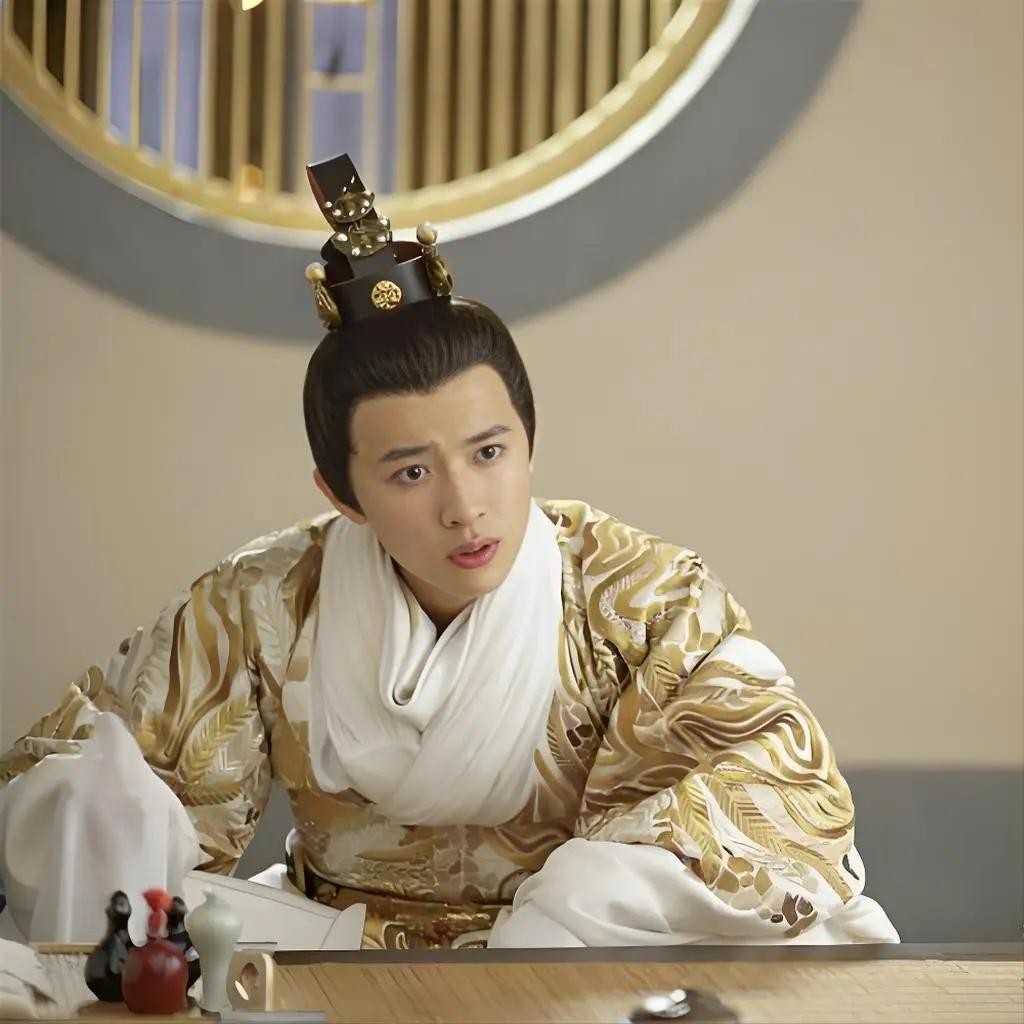 公元1010年，北宋皇宫宋真宗赵恒在寝宫洗漱完毕，宫女李婉儿双手递上干布巾。