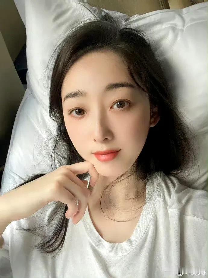 一进车门发现蒋梦婕小妈已经躺好了，还嘟嘴，要怎么办呢