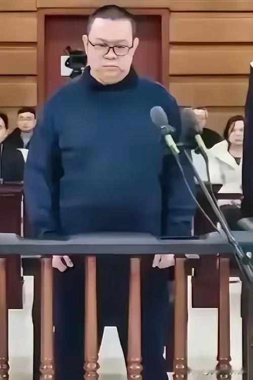 近日，华融集团原总经理白天辉被判死刑！他的第一条罪状就是敛财数额巨大，受贿11.