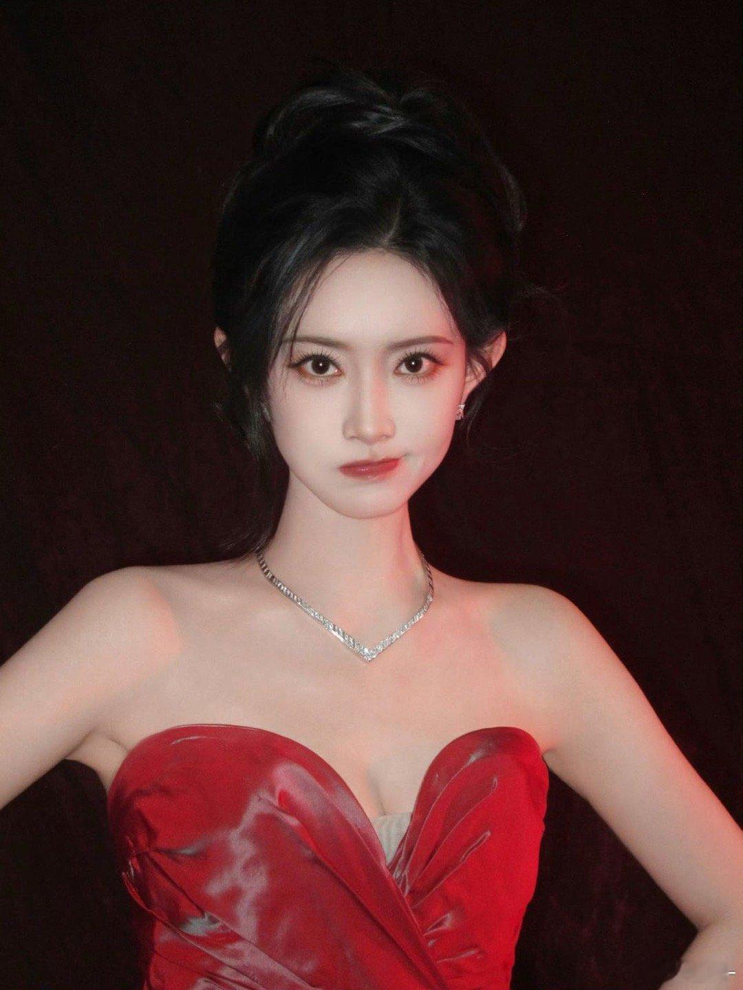 孟子义的身材尖叫之夜最大惊喜当属孟子义！完美身材驾驭红色长裙，高贵优雅又不失明