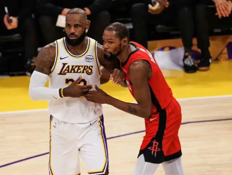 火箭战绩终于把湖人稍微甩开了！输赢不再神同步了：1、火箭：战绩30胜17负，