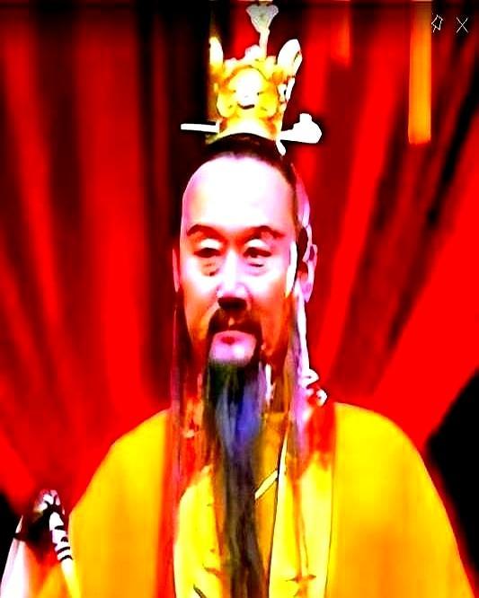 1982年，青城山。剧组扛着机器要拍人参果，老道长堵门：你们拍佛教踩道教，