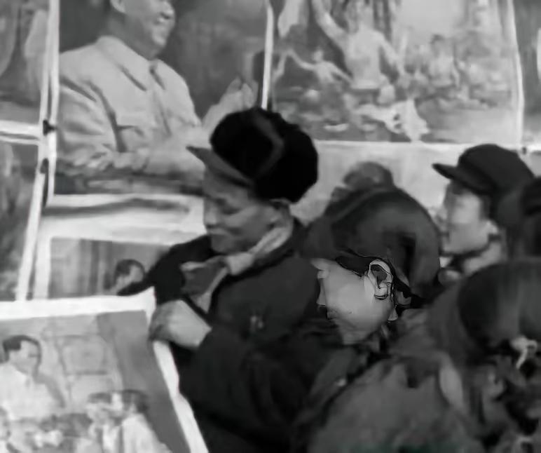 1950年代的一天，云南腾冲县的一个小孩在自家老宅里玩耍时，无意中从墙缝里发现了