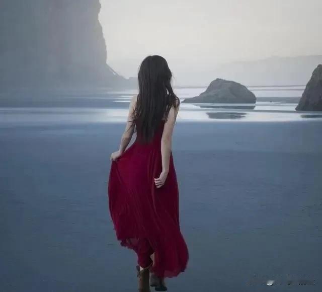 厉害的女人，都有的特征：很多人误以为厉害的女人，是强势霸道、咄咄逼人，凡事