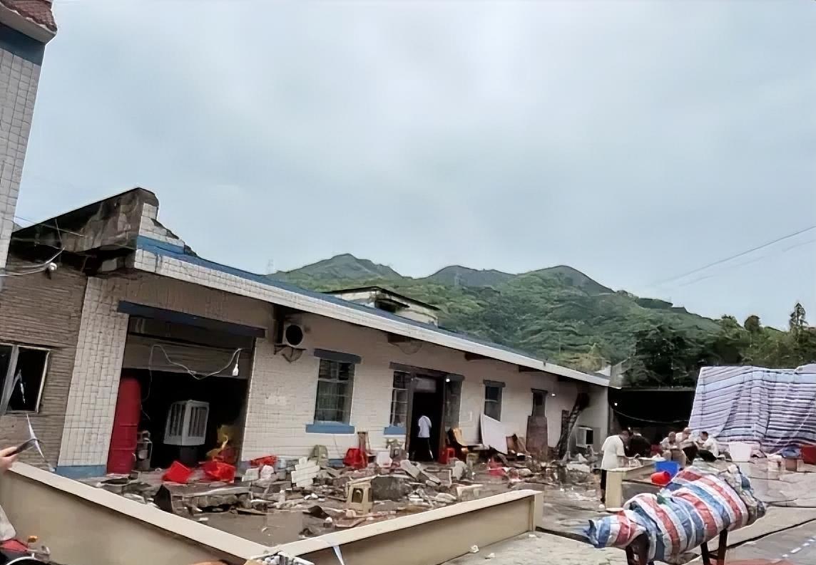 升学宴是陋习吗？四川长宁办升学宴墙体坍塌事件后，主事家亲属回应了：办升学宴是想