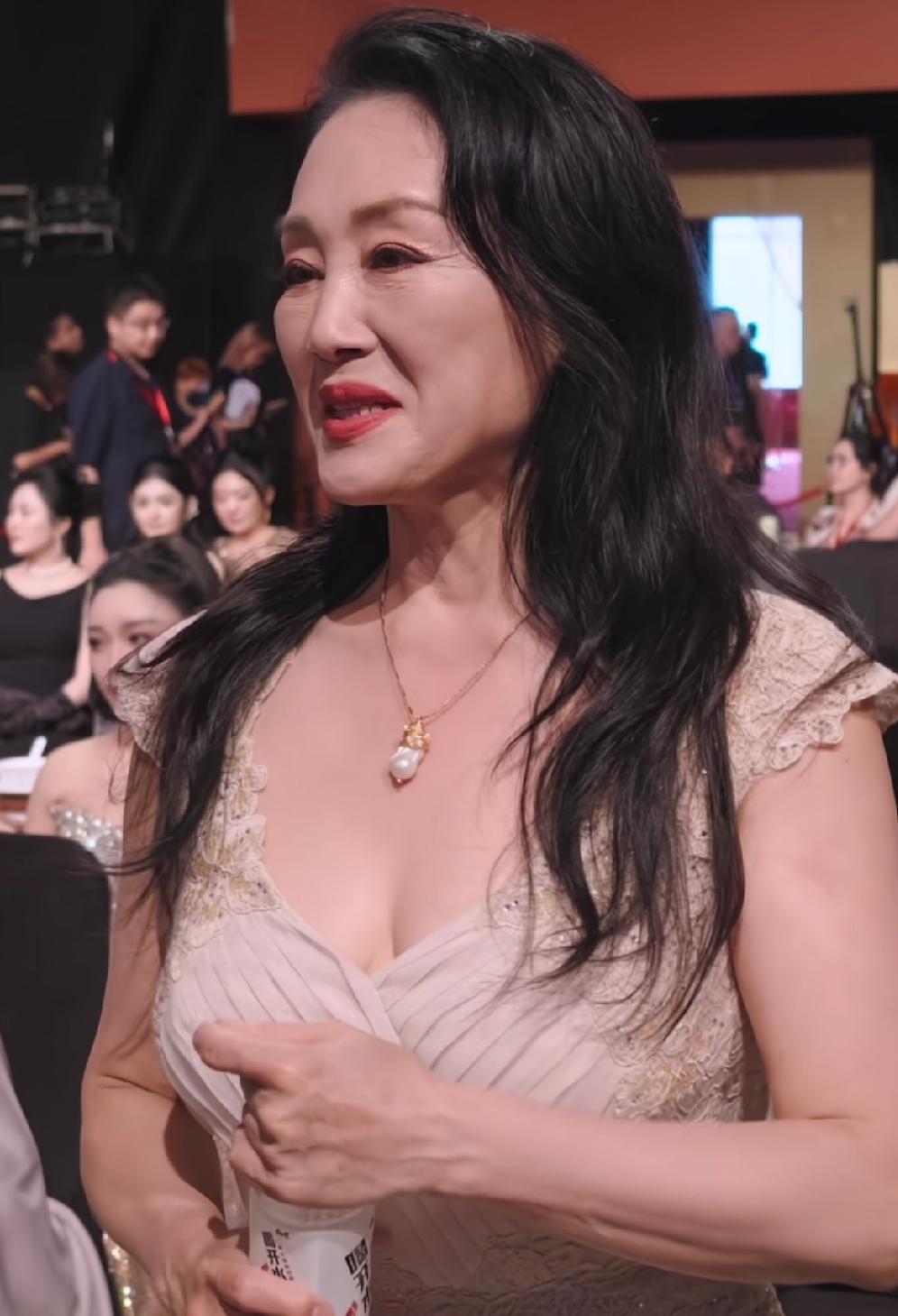 岁月饶过谁，法拉利再久也是法拉利，曾经的风情万种，万人迷王姬，一代人的崇拜，岁