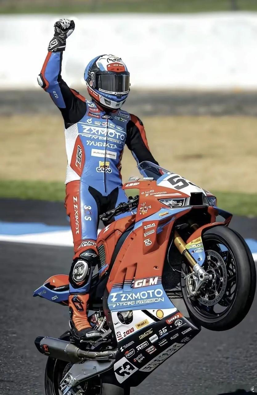 哈蒙德上海之行盛赞张雪机车讲真，真没想到，这场张雪和哈蒙德在上海的粉丝见面会，直