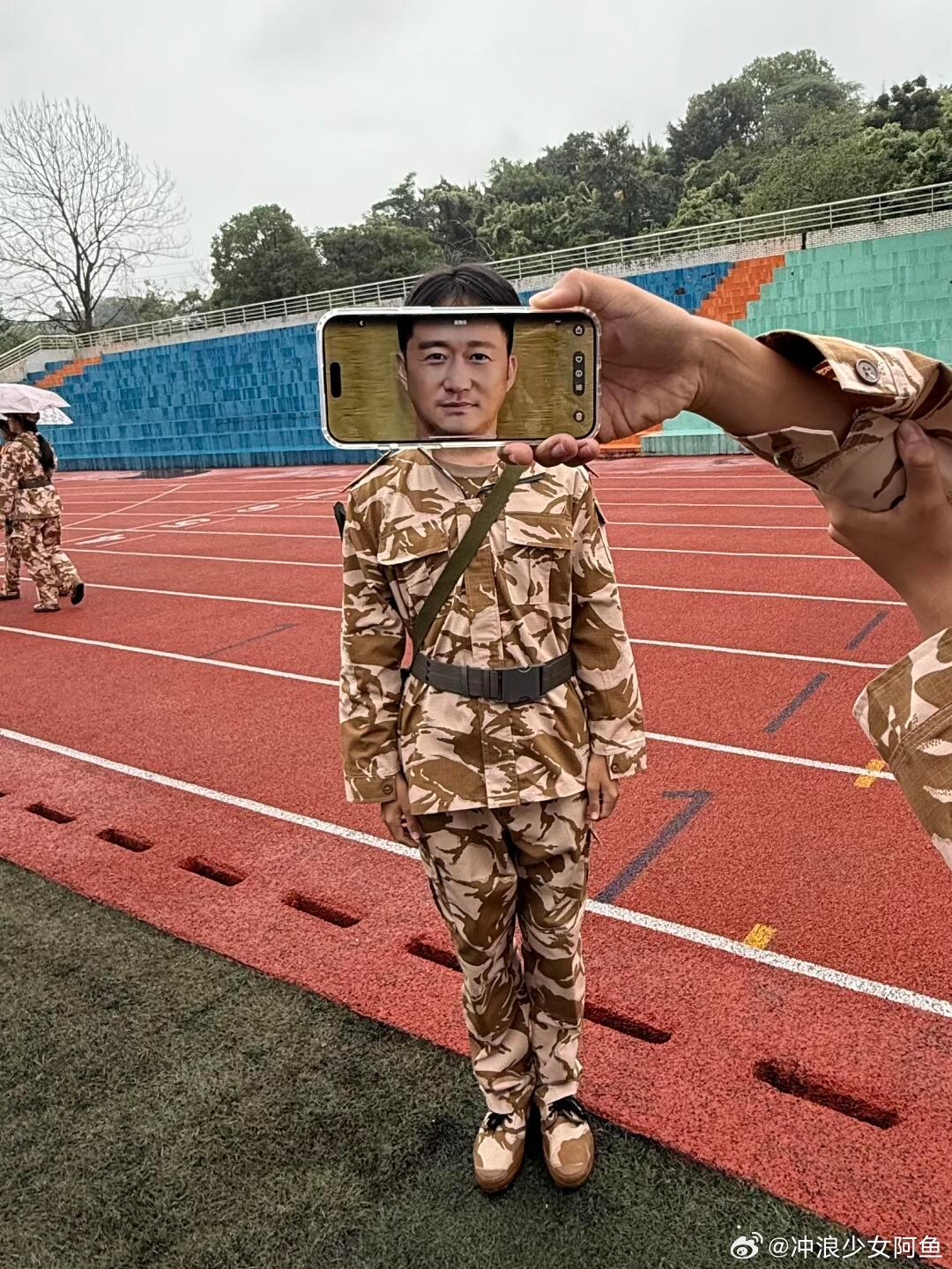是吴京是张元英！get军训新玩法​​​