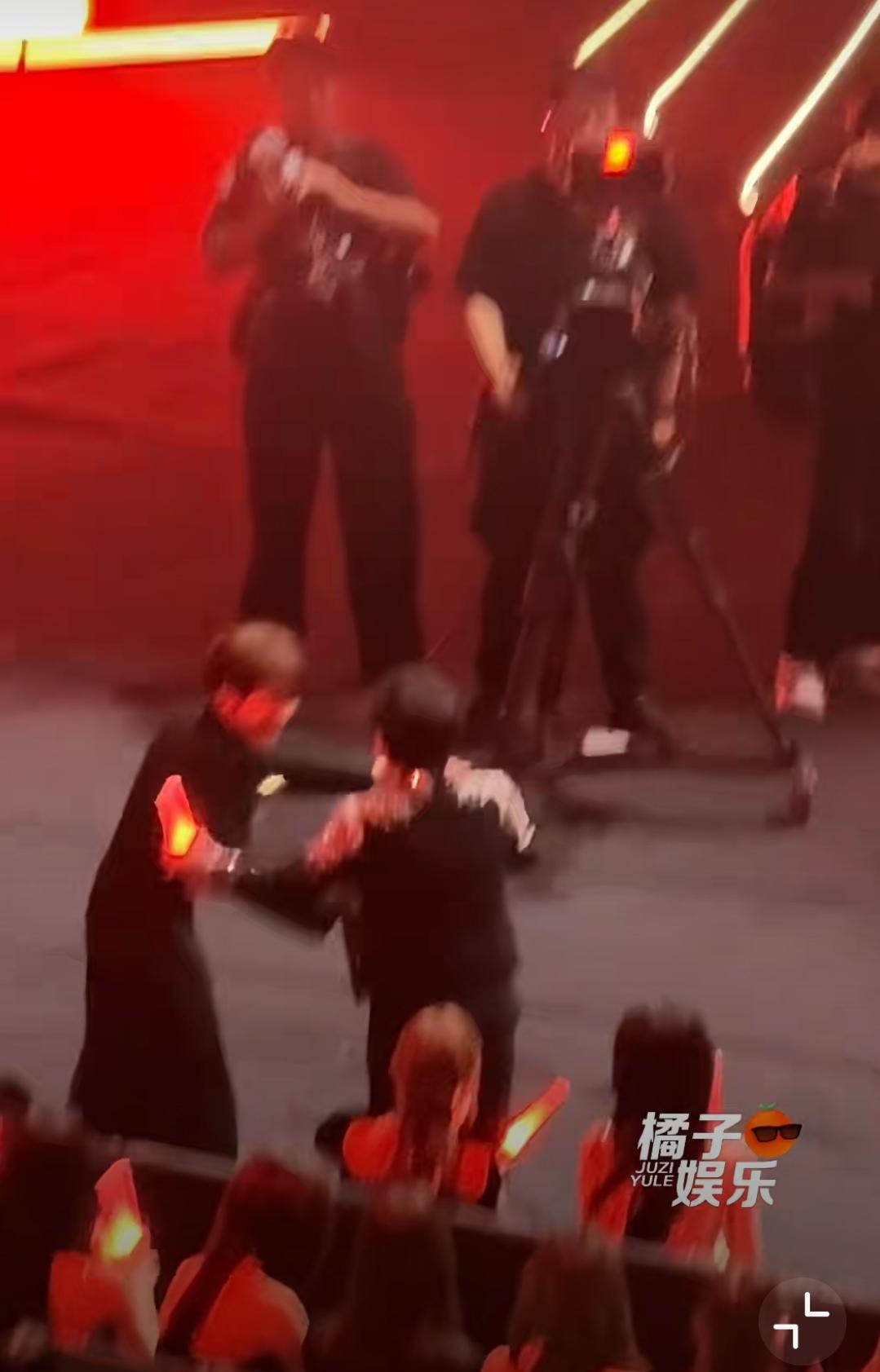 家人们谁懂啊！虽迟但到的快乐来了！王源周深在微博音乐盛典又“闯祸”啦——俩活宝同