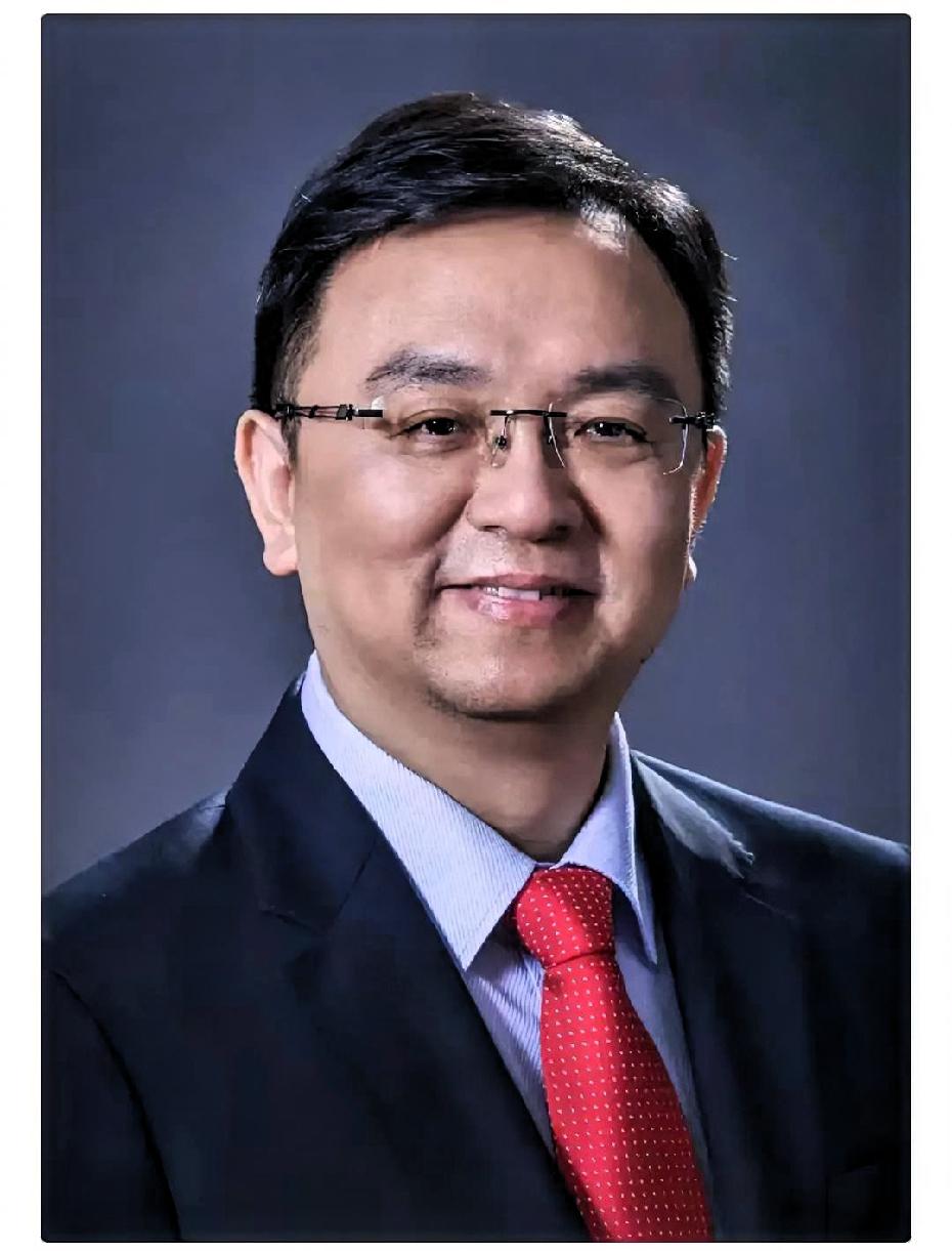 比亚迪又要改写行业规则了！王传福放出狠话，15万以上比亚迪车型全都上9000吨压