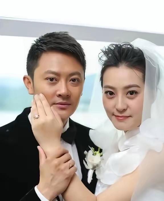 2015年，印小天花400万元娶的白富美老婆哈琳娜，直到孩子出生后，才发现自己的