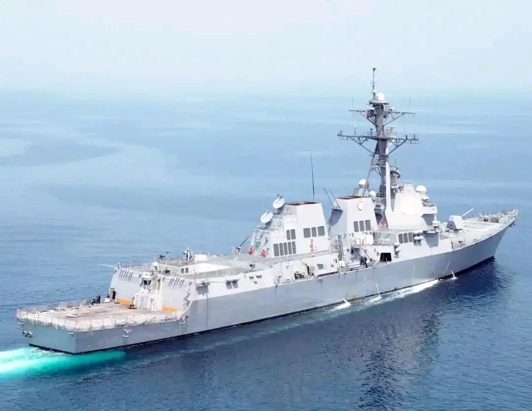 福克斯新闻报道，当地时间5日，美国南方司令部证实，美海军阿利.伯克级驱逐舰“哈纳