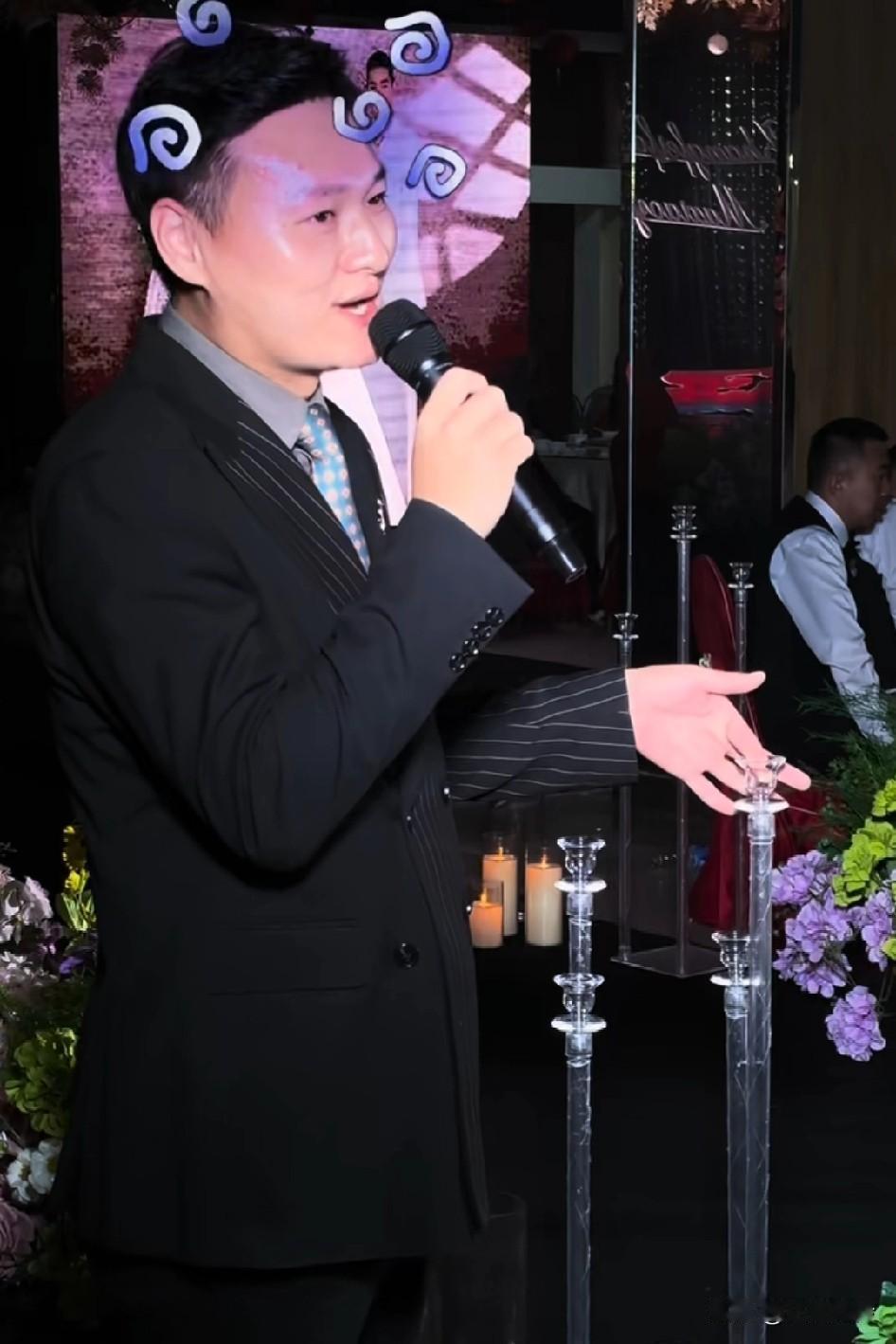 以后再也不会手贱了，请你不要到处抠抠，婚礼大家不一定记得，主持人被卡住了肯定记一