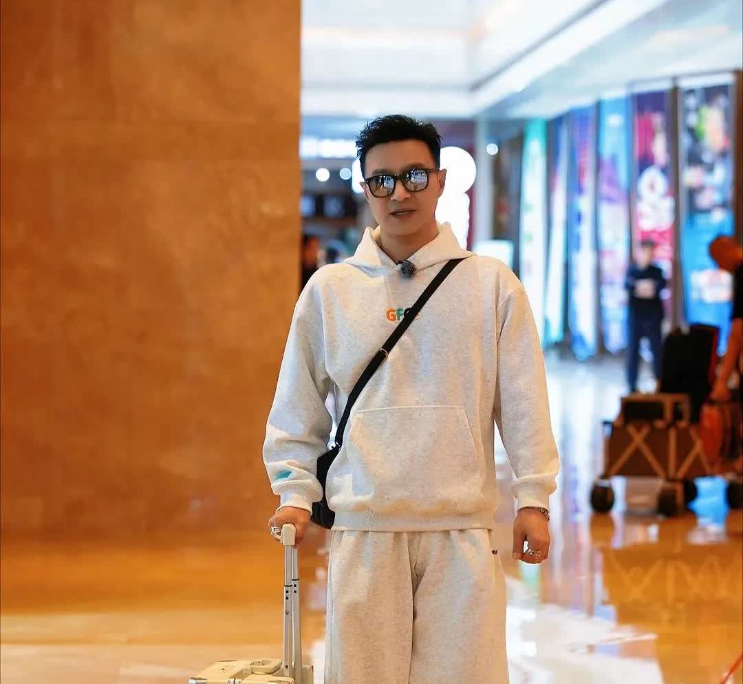 我有个朋友见过汪峰，她跟我爆料说，汪峰根本不是大家以为的情场浪子！相