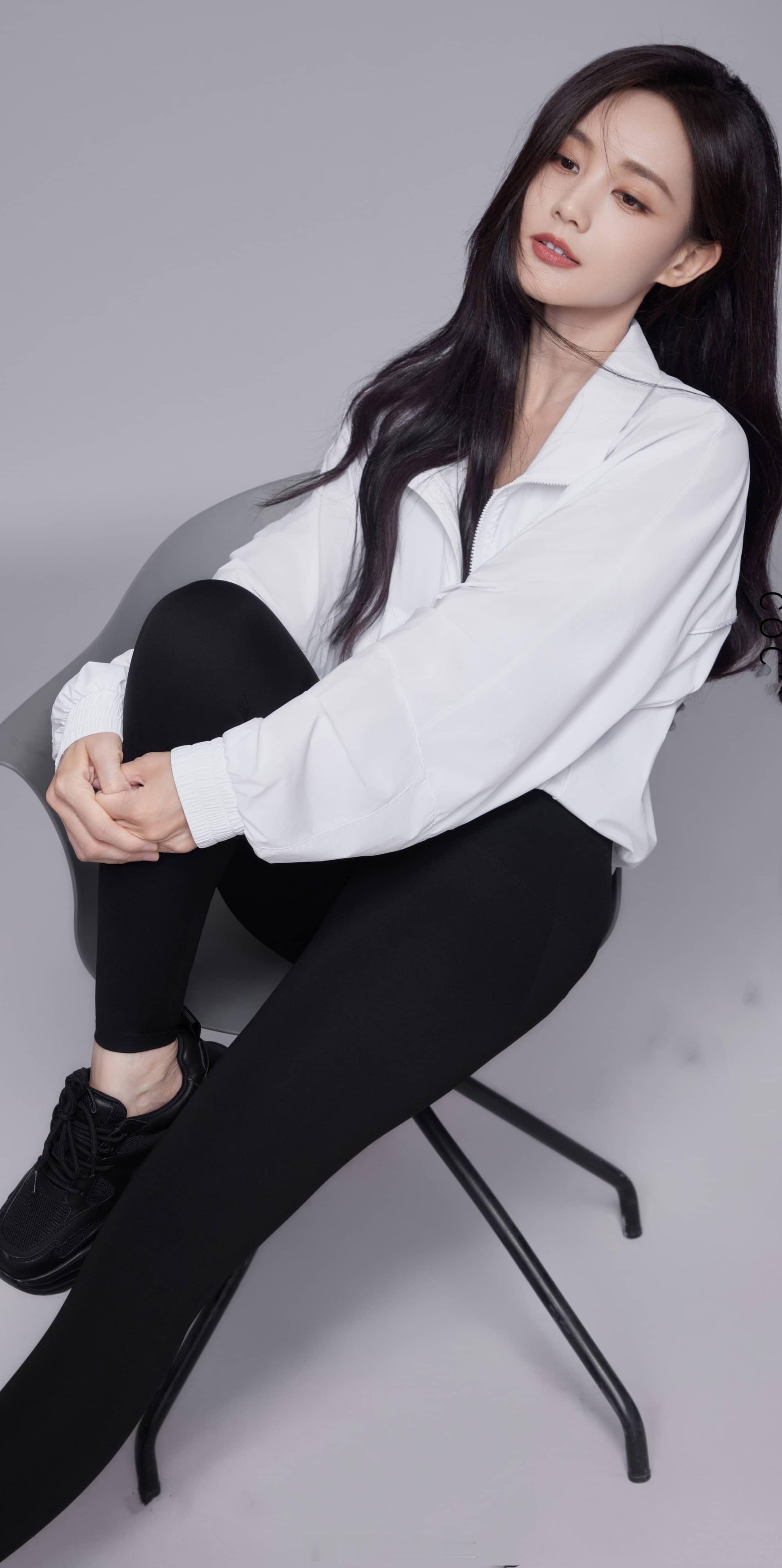 李一桐美腿姐姐好迷人​​​