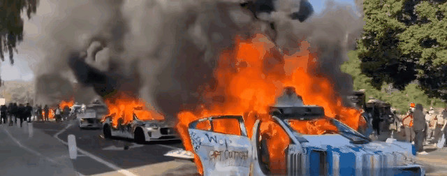 警察：我太难了！这回洛杉矶的警察真是倒了八辈子血霉！街上