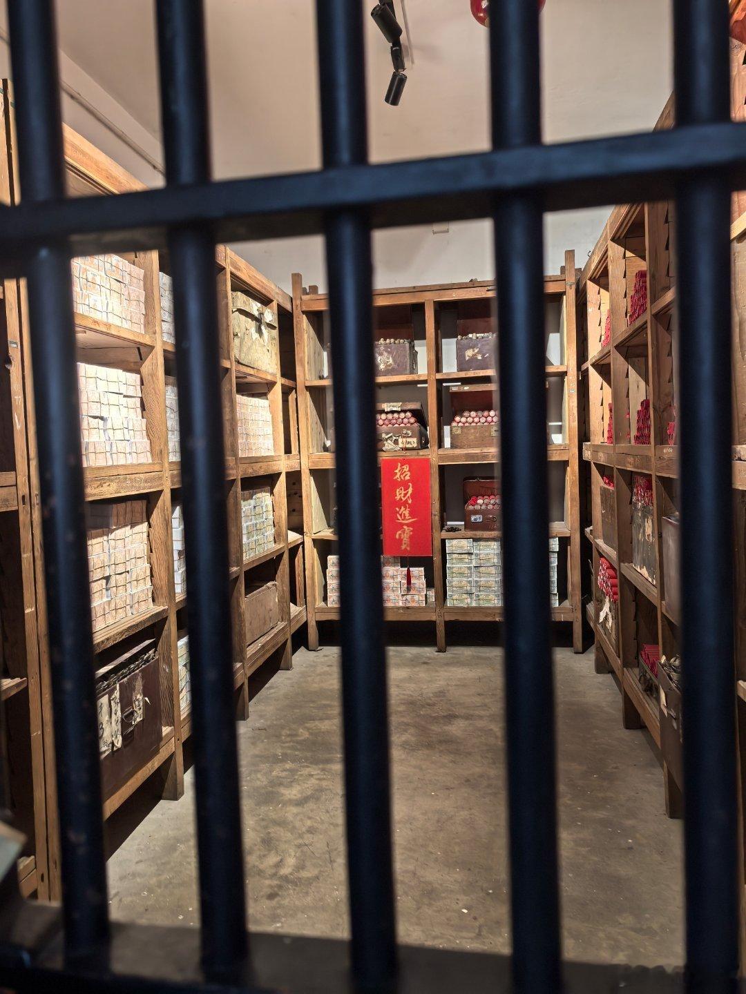 金库，黄小驰：让我进去！​​​