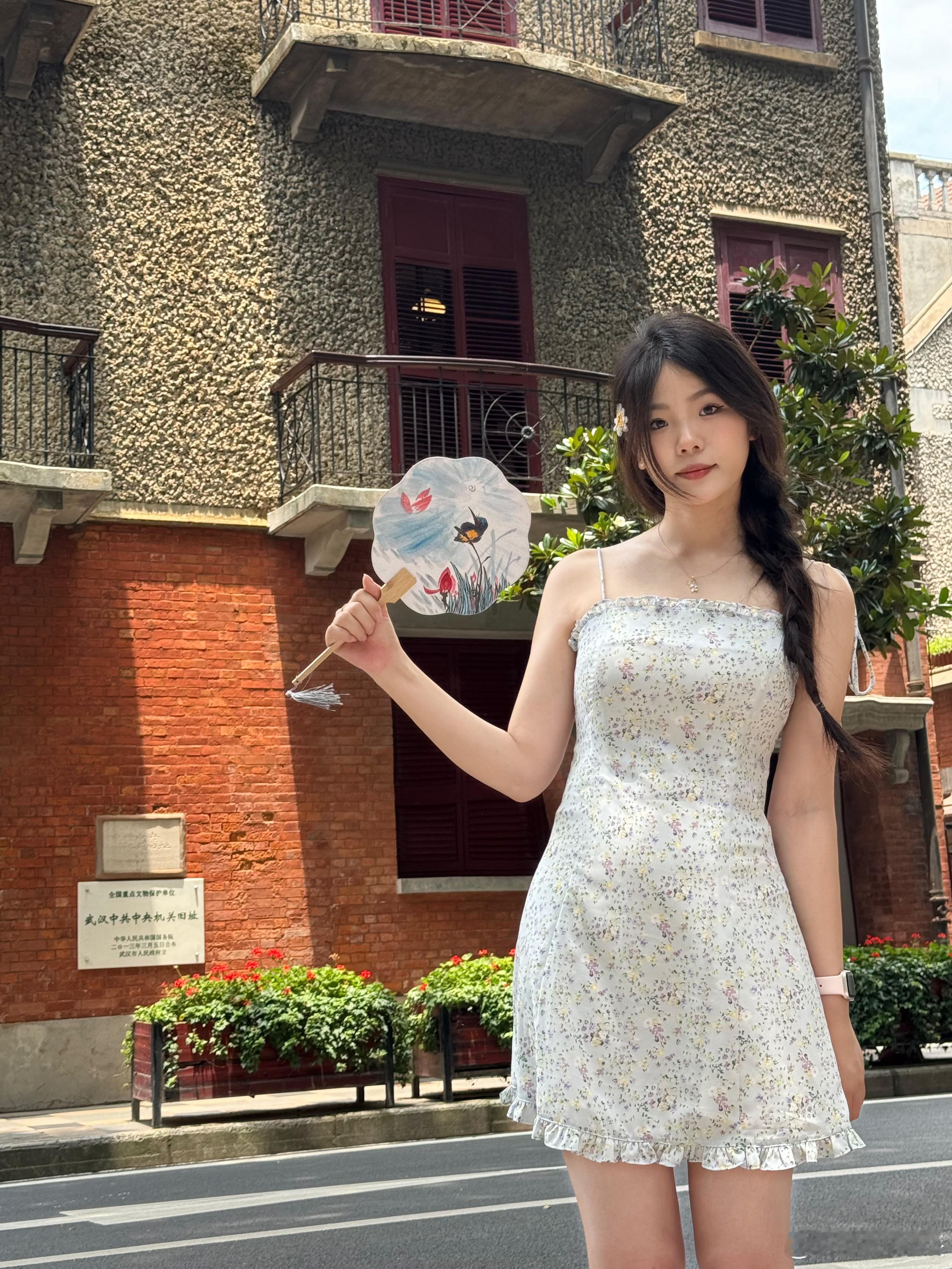 建议大家保持微胖身材，OK收到，减肥暂停该吃吃该喝喝[点赞]​​​
