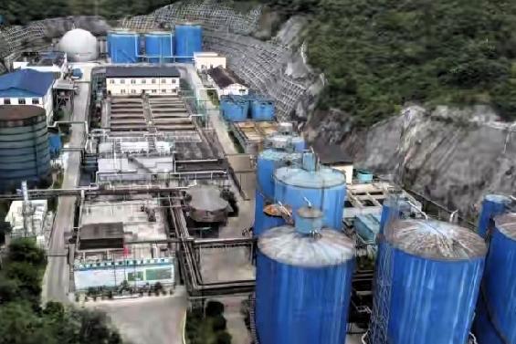 据网上消息:投资8亿在茅台镇建厂遭当地强行接管，本应每年近亿利润如今血本无归，传