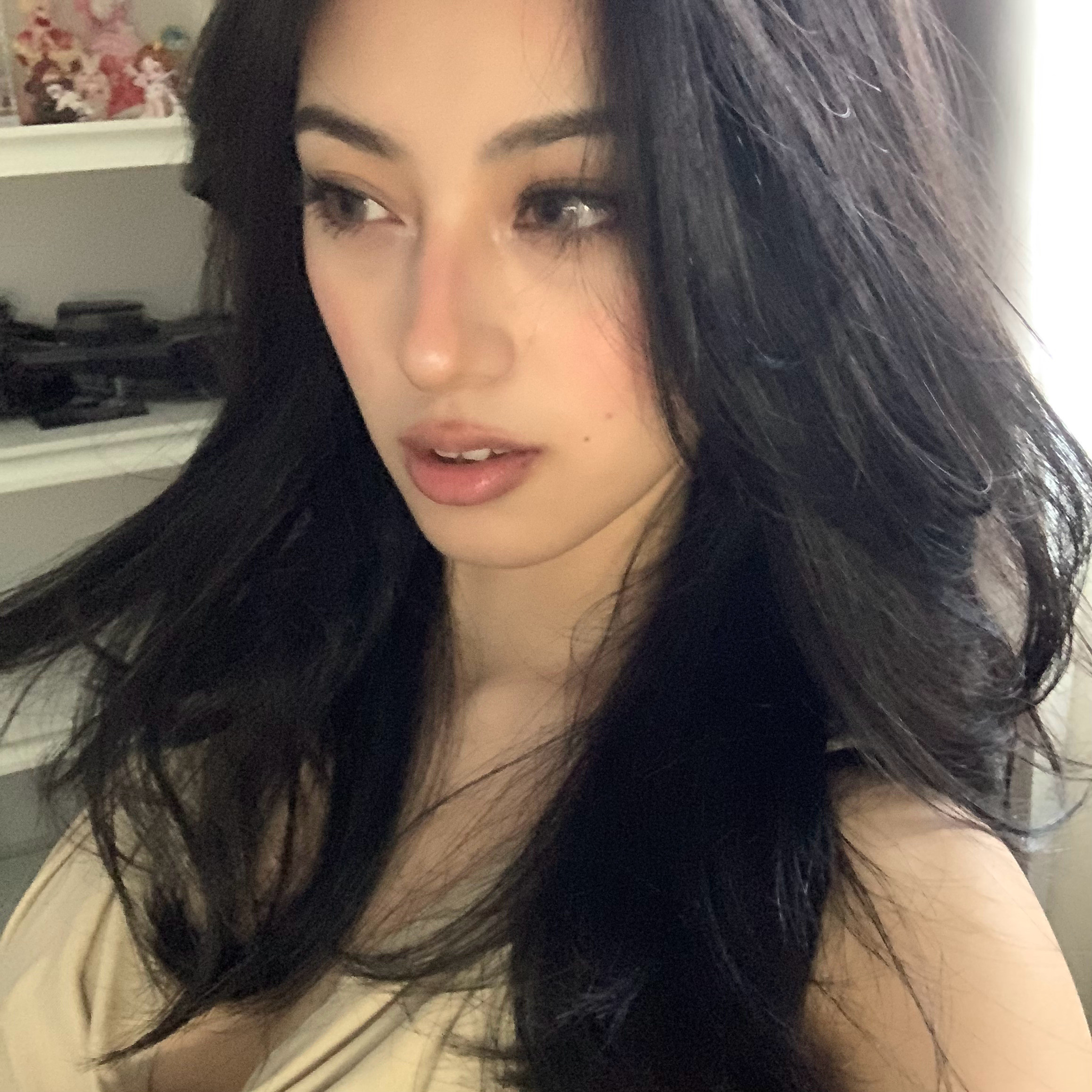 蛇公开神秘右脸…