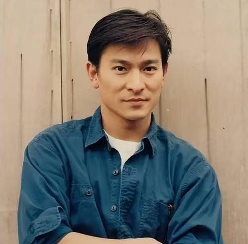 华仔最近的新片看了没？这一看才发现，咱们那个人狠话不多的“拼命三郎”，现在怎么