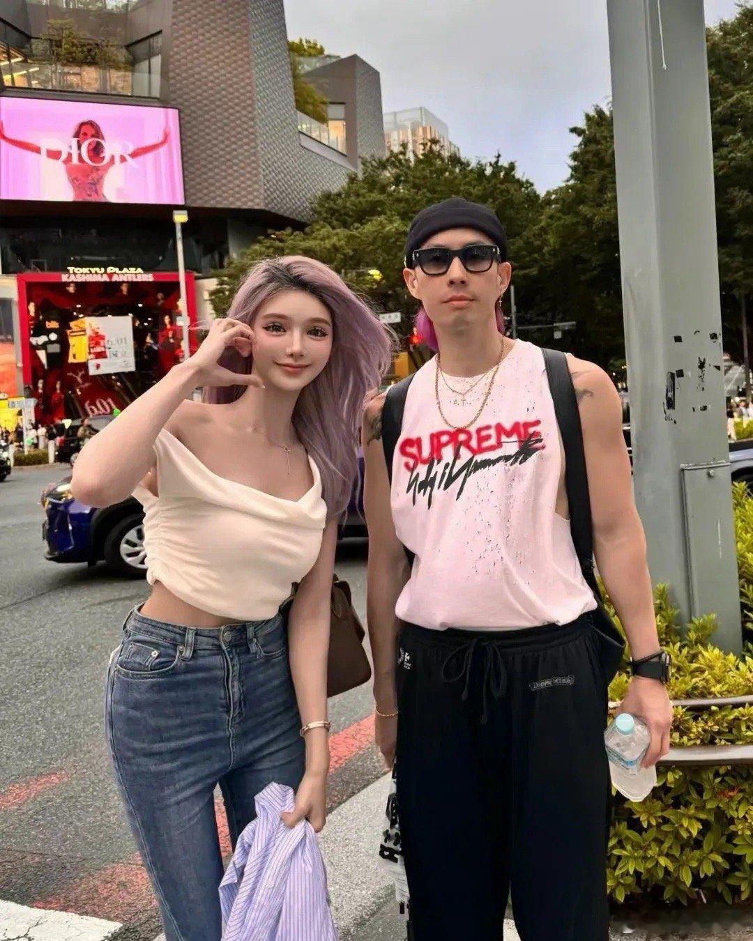 吴建豪真实越来越年轻了，他的长相是真的很特别，说他长得好看他真的不怎么好看，只能